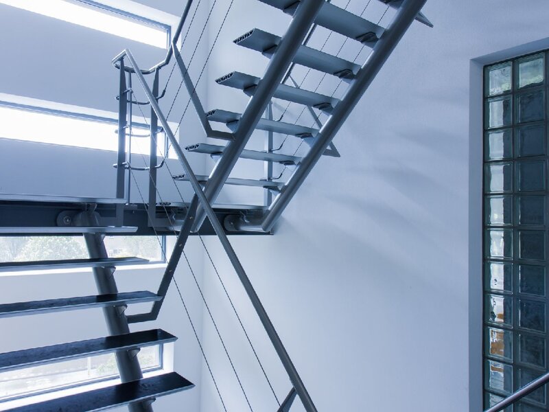 cau thang thoat hiem